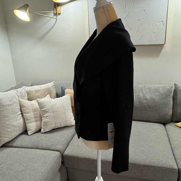 Never worn Zara portrait, color, long sleeve jacket. - Picture 5 of 9